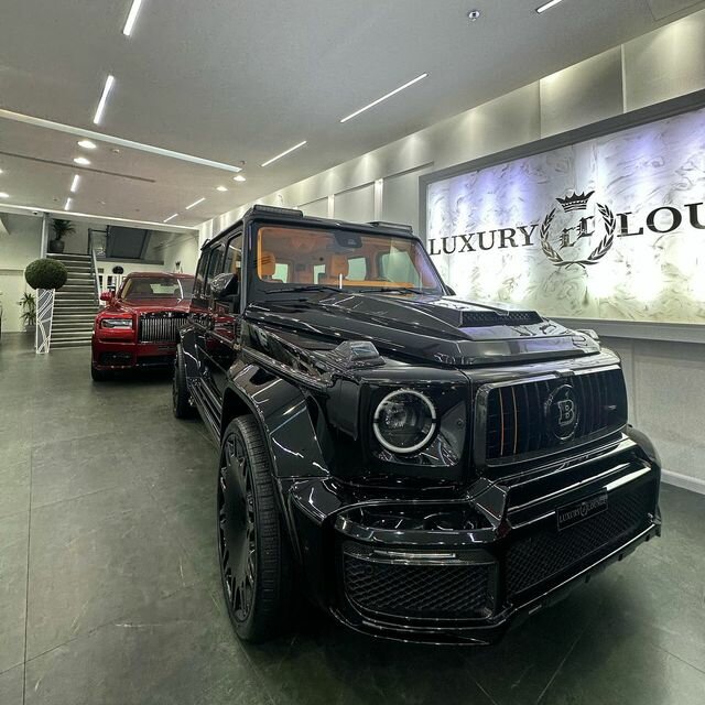 Car dealership Luxury Lounge, Dubai, photo