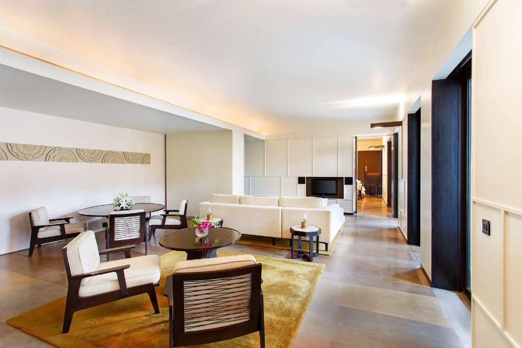 Фото The Lodhi Hotel