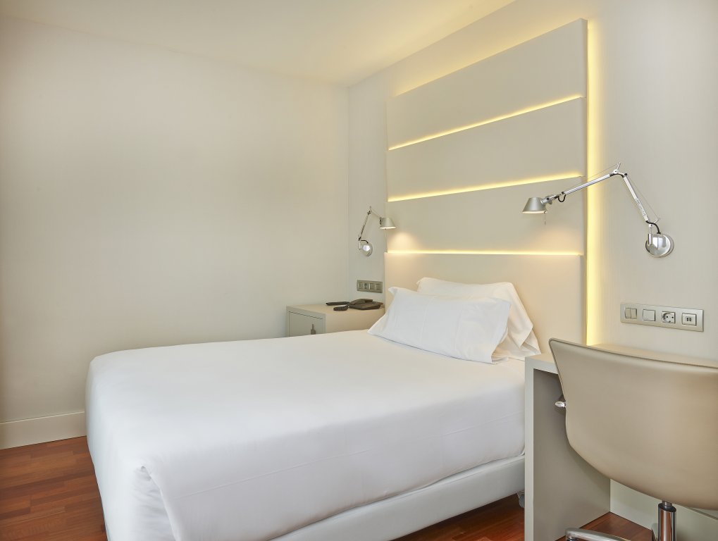 Фото Nh Barcelona Les Corts