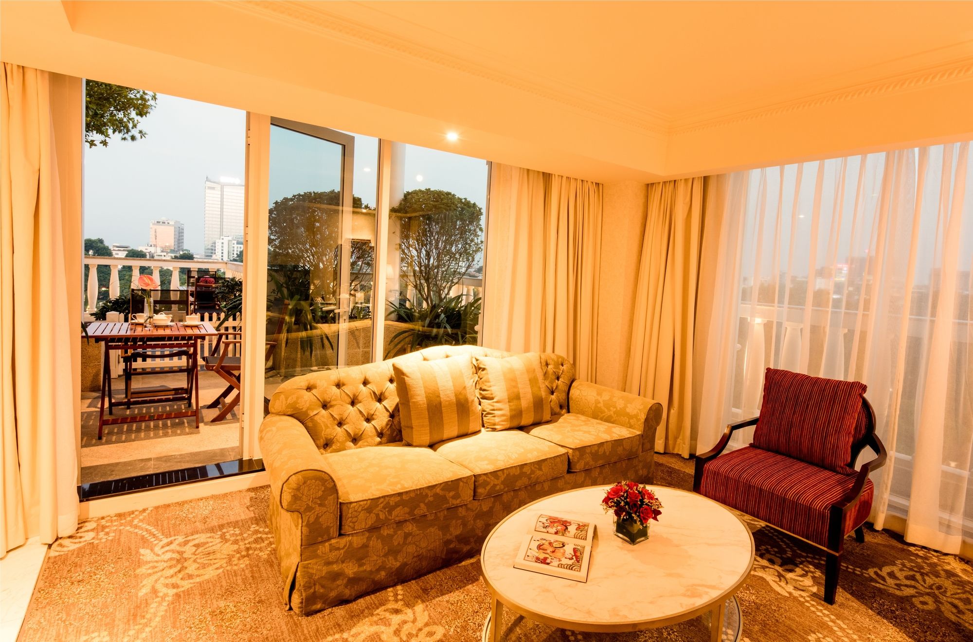 Фото Apricot Hotel