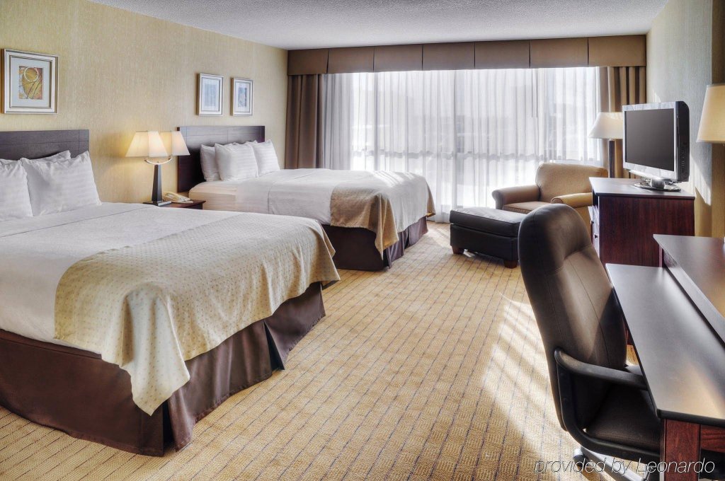 Фото Holiday Inn Toronto Airport East