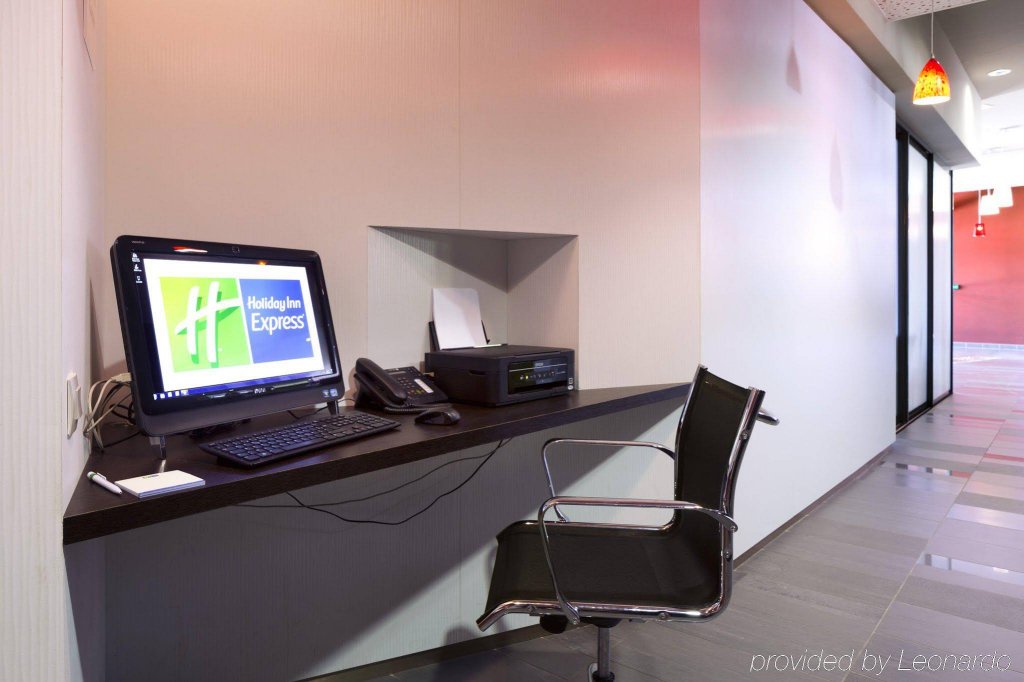 Фото Holiday Inn Express Montpellier - Odysseum