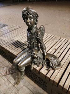 Ангел с котом (Moscow Region, Elektrostal, Tsentralniy Microdistrict), escultura de genero