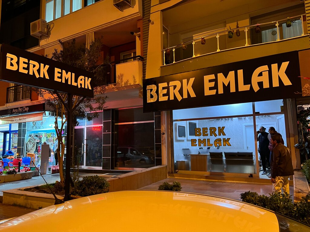 Emlak ofisi Berk Emlak, Gaziemir, foto