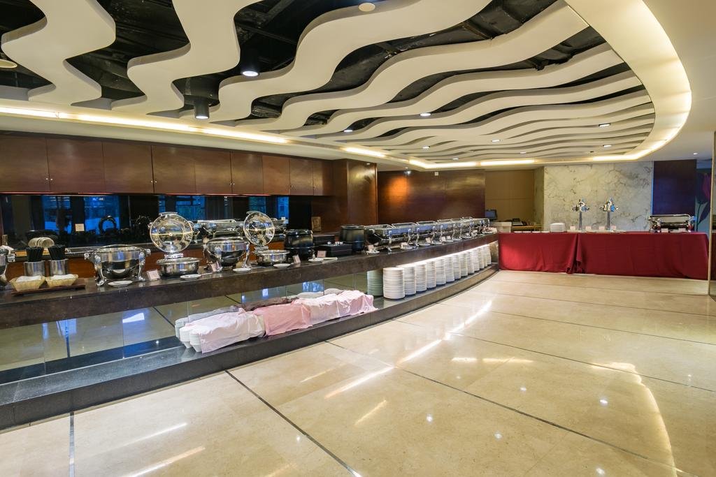 Фото Regal Jinfeng Hotel