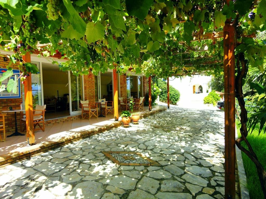 Фото Dionysos Apartments