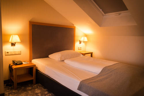 Фото Townhouse Hotel