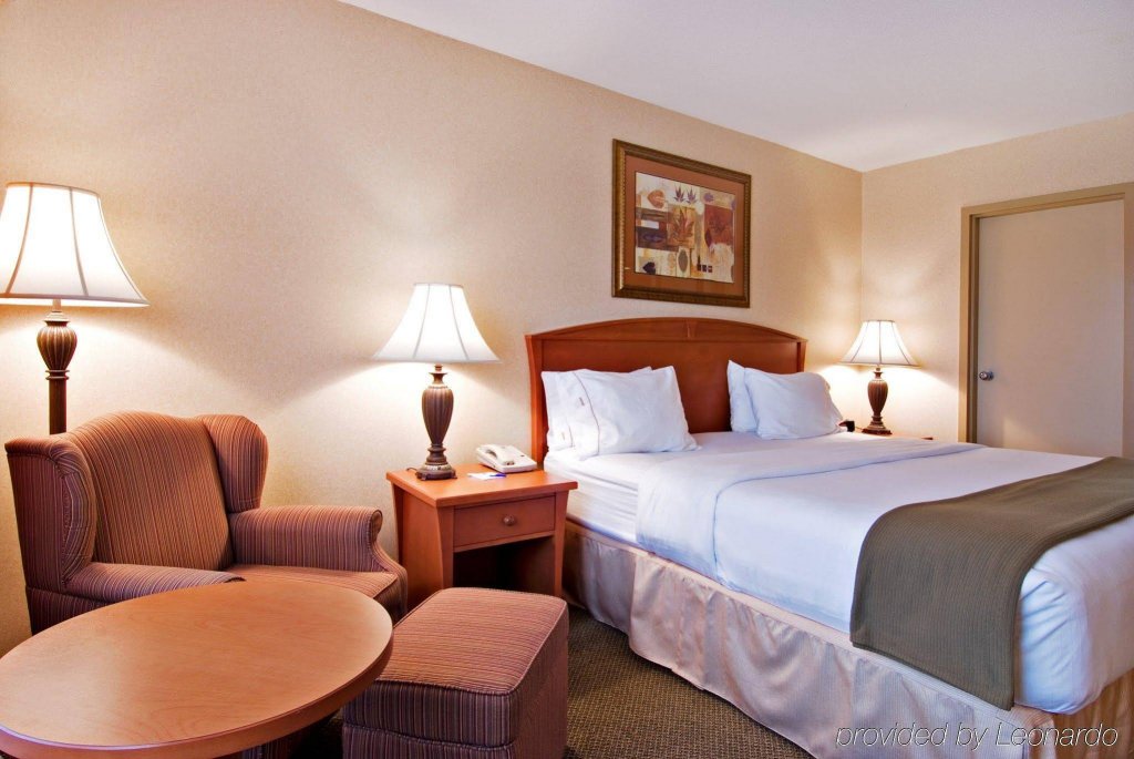 Фото Holiday Inn Express Vancouver-Metrotown