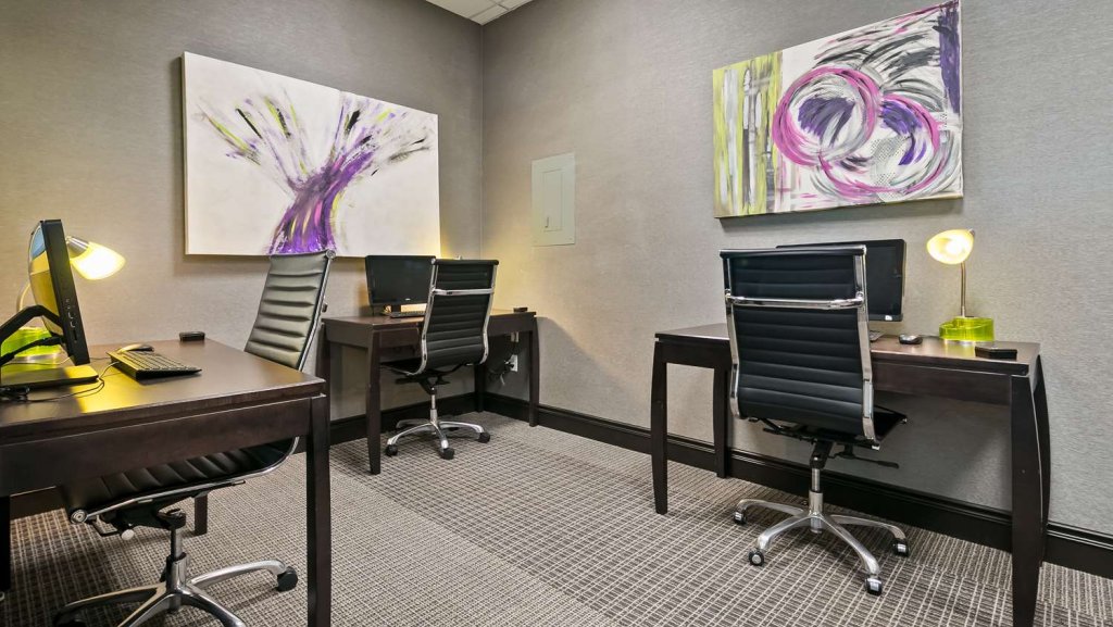 Фото Best Western Plus Village Park Inn