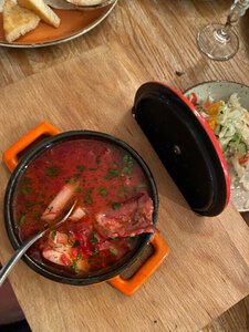 Vkys (Velikiye Luki, Vozneseniya Square, 2), restaurante