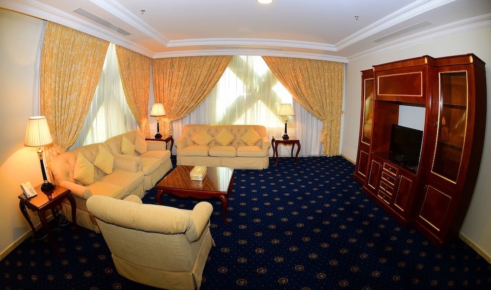 Фото Ramada Al Qassim Hotel And Suites