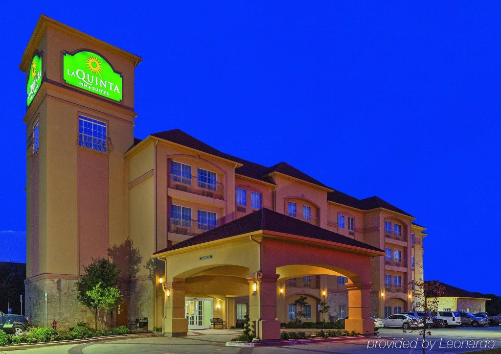 Фото La Quinta Inn & Suites by Wyndham Dfw Airport West Bedford