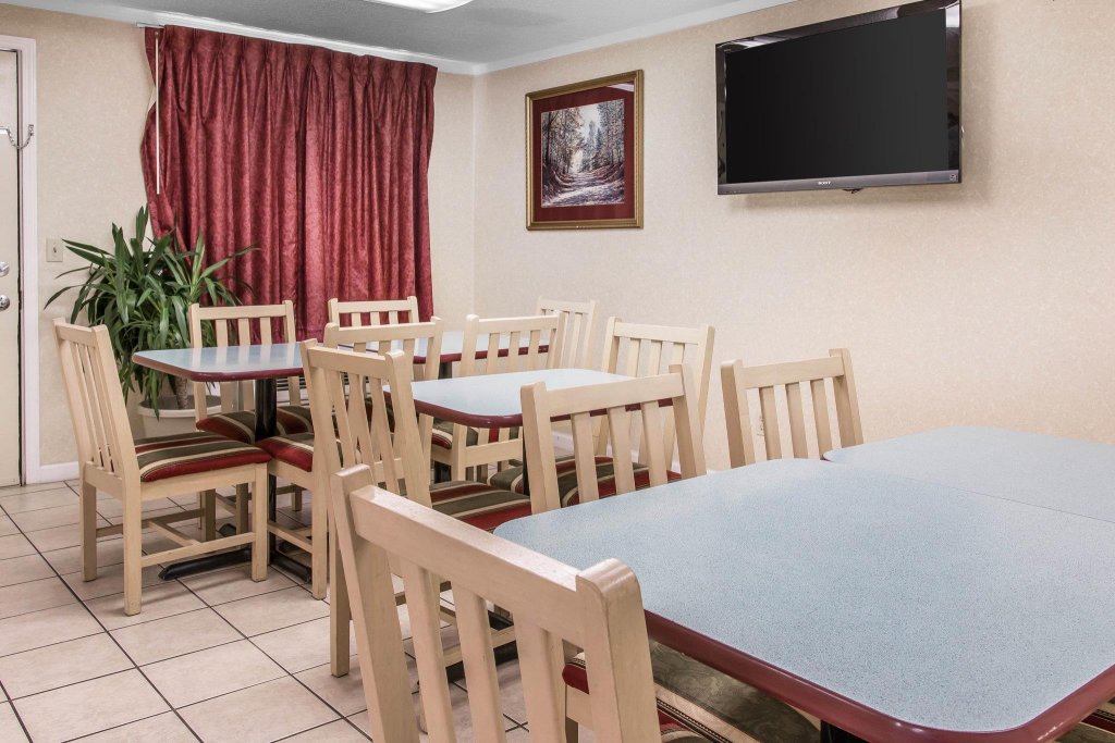 Фото Rodeway Inn