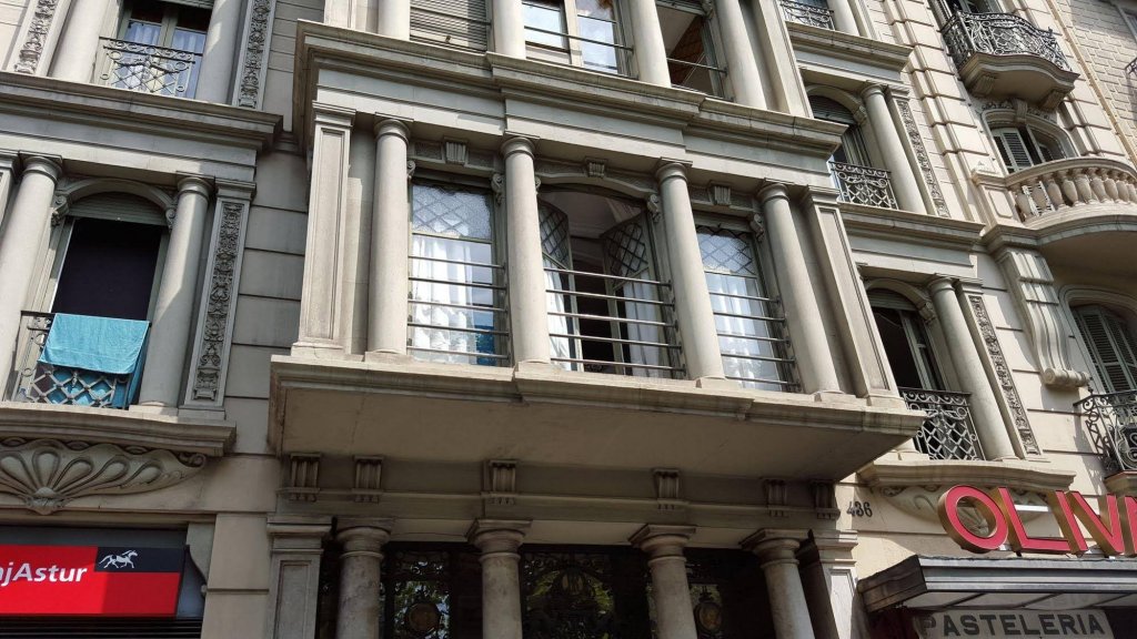 Фото Diagonal House