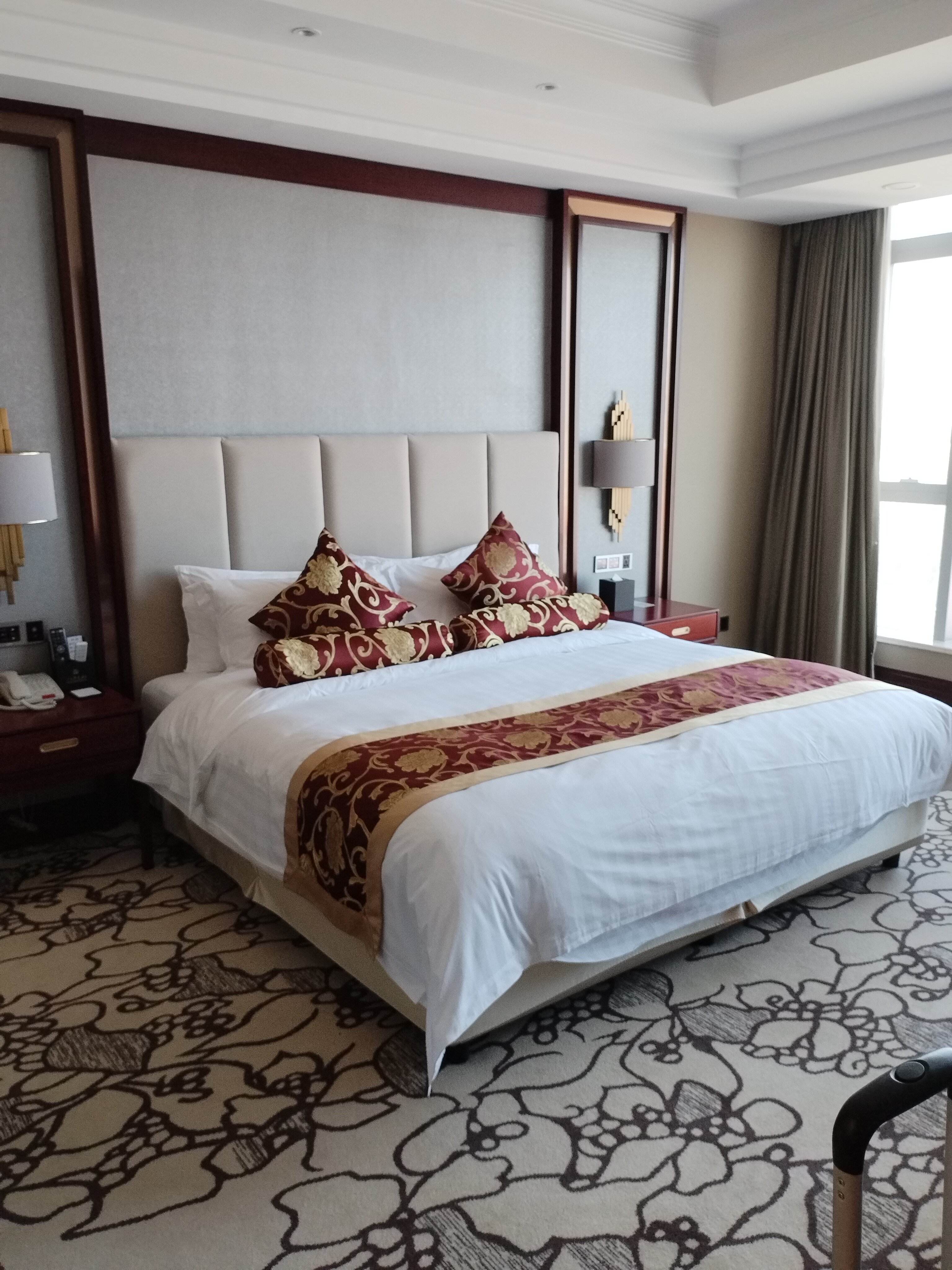 Фото Soluxe Hotel Guangzhou