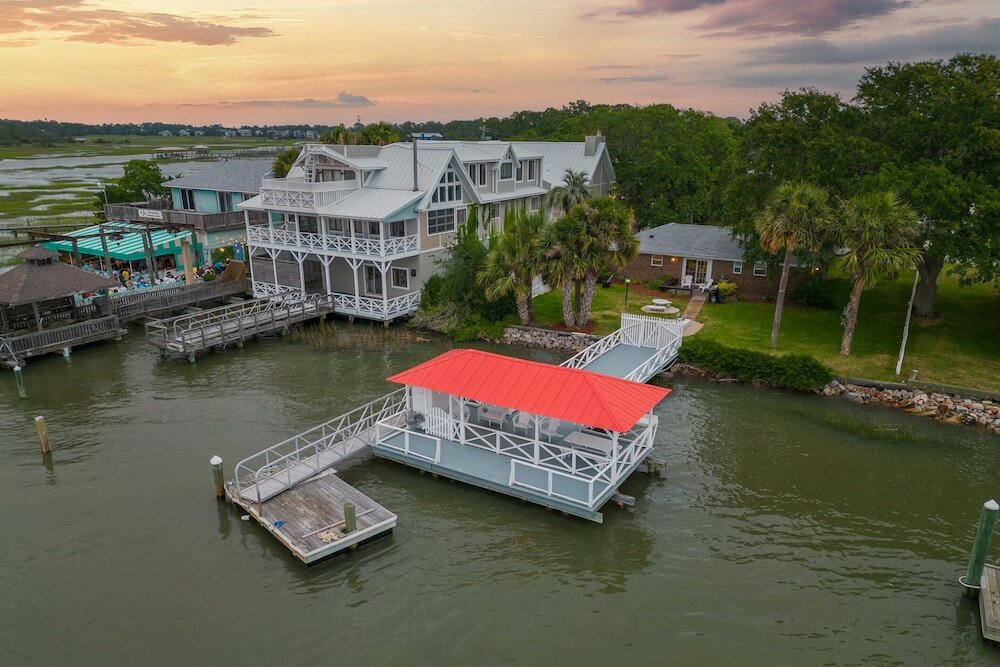 Фото 1401 Chatham Ave