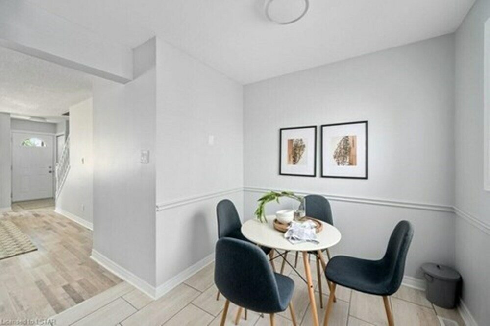 Фото Globalstay. Elegant 3 Bedroom Townhouse in London
