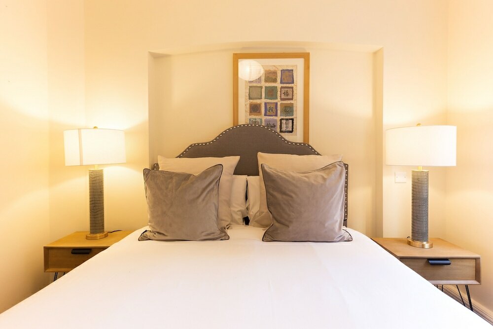 Фото Bright Apartment in Marble Arch by Allô Housing