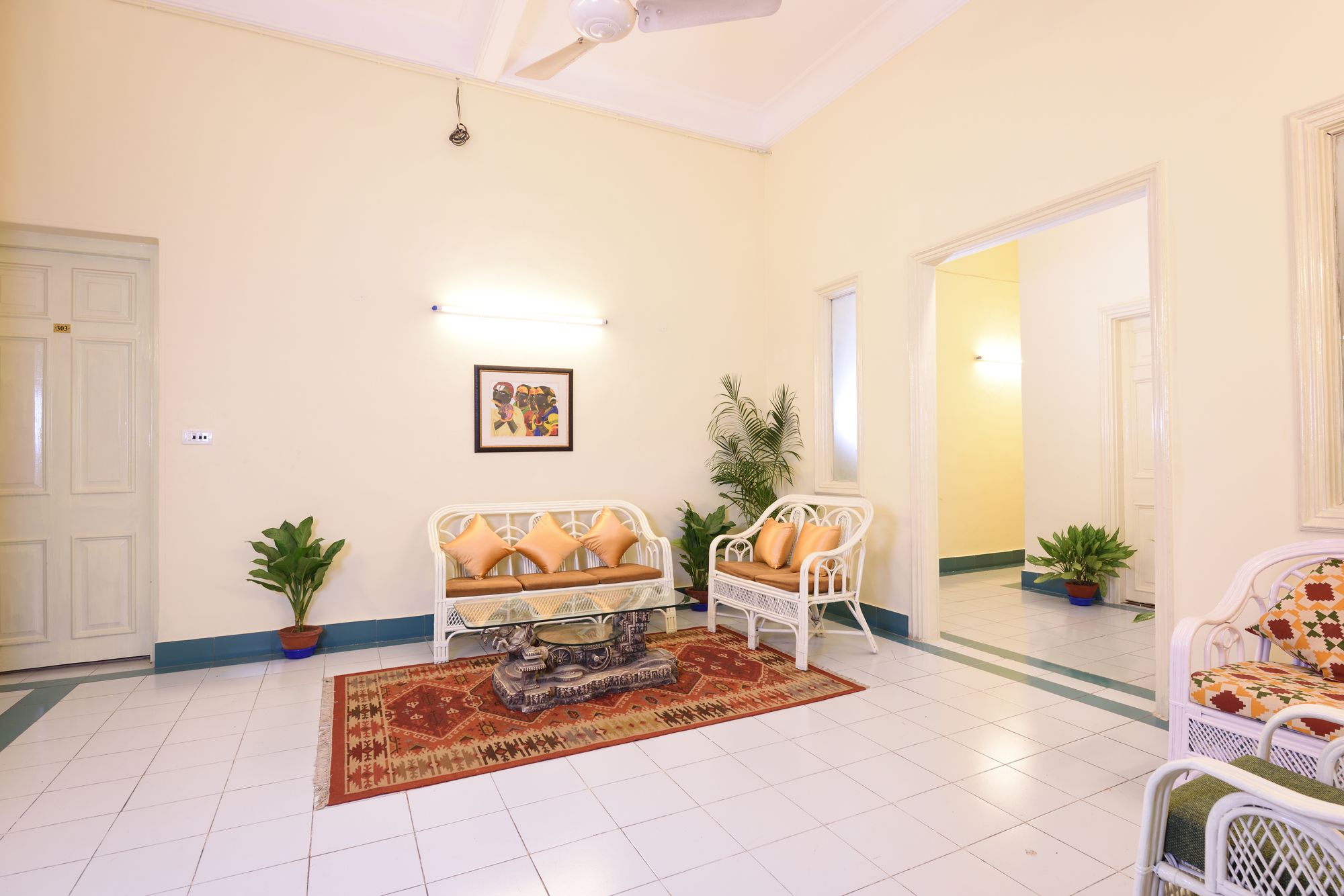 Фото Oyo 6760 Chowdhury Estate Premium