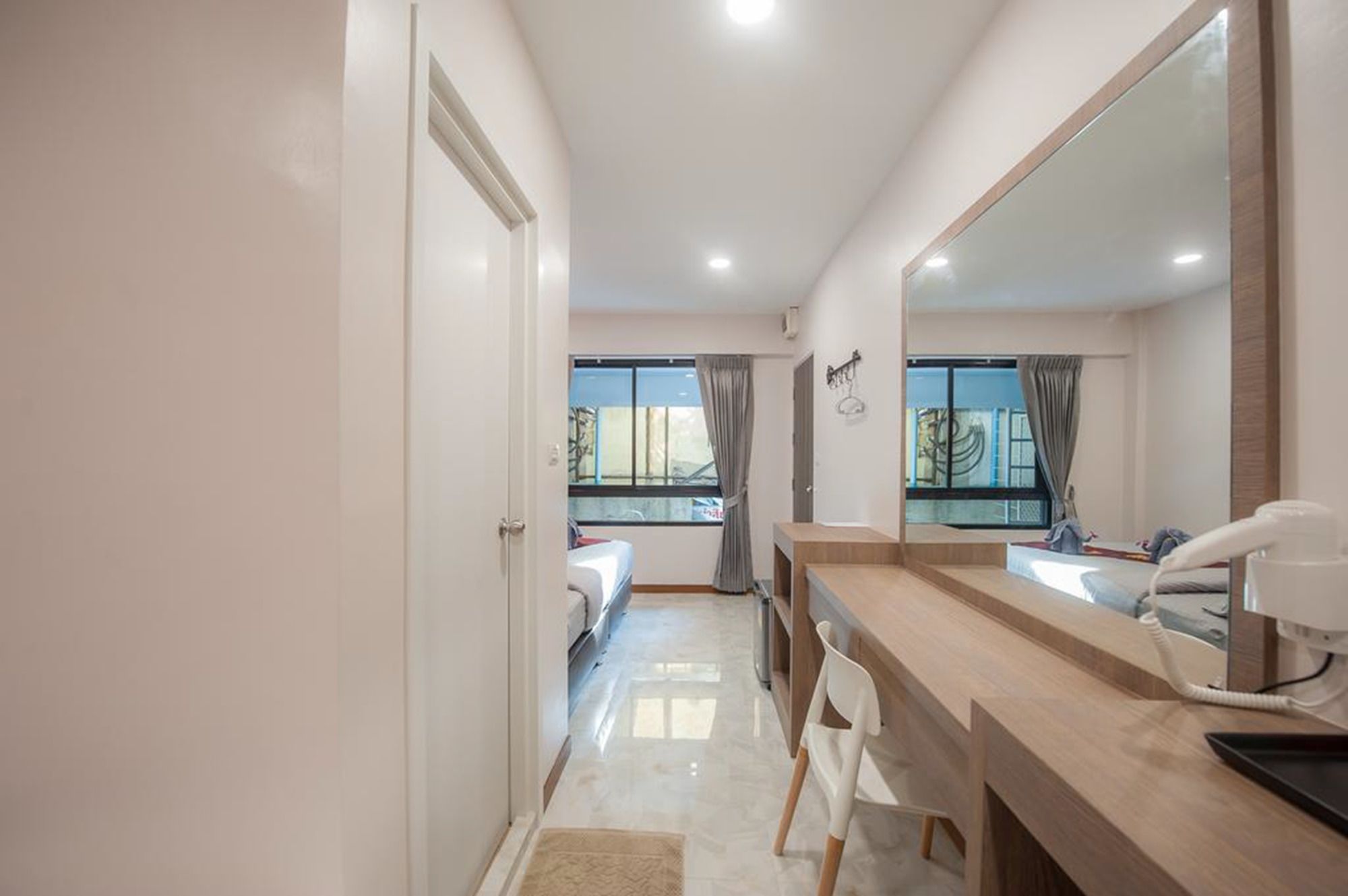 Фото The Moon Night Hotel