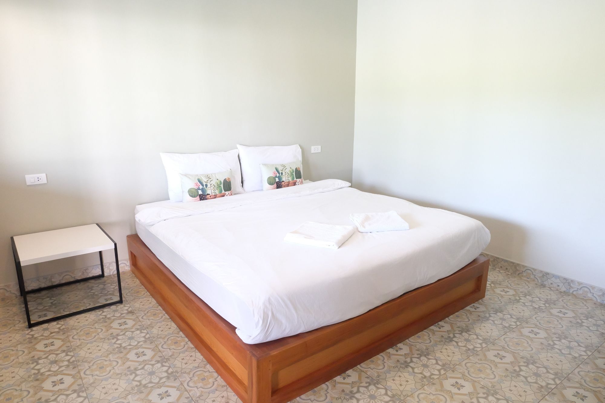 Фото Warm Well Hostel Kanchanaburi