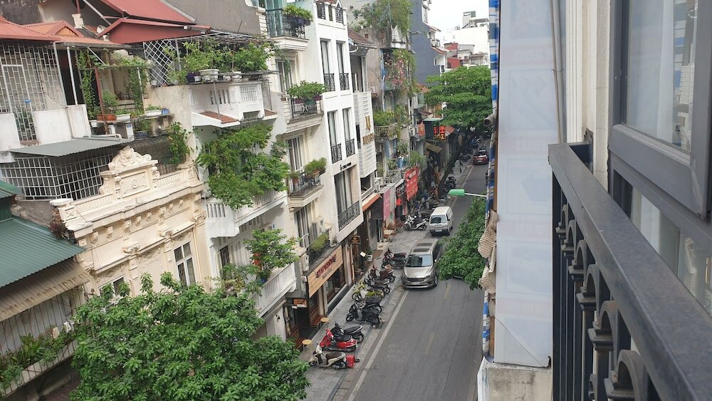 Фото Golden Moon Suite Hotel