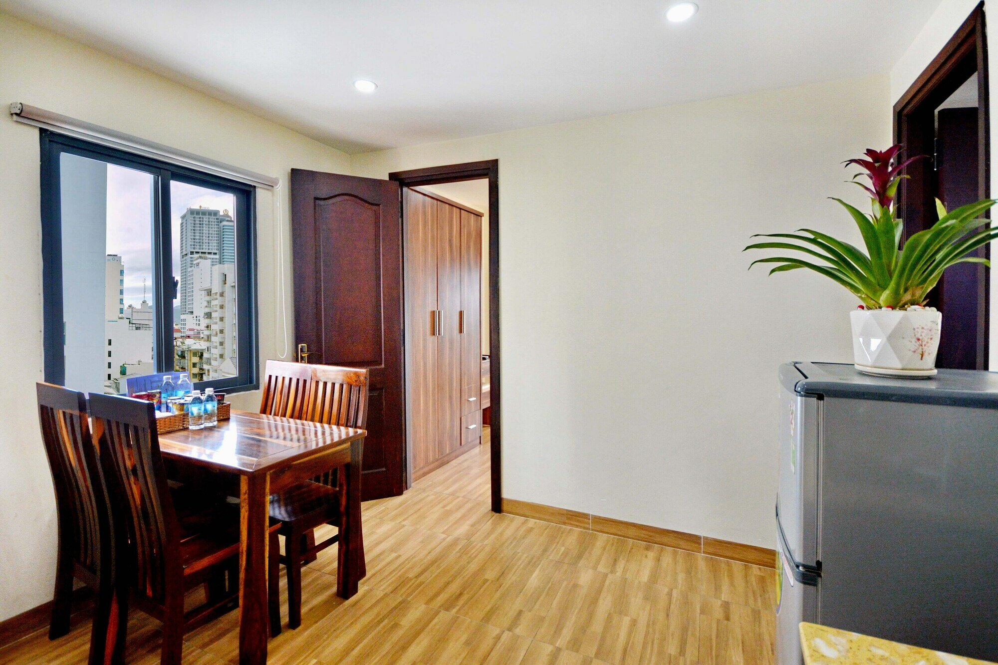 Фото Harvey Hotel & Apartments