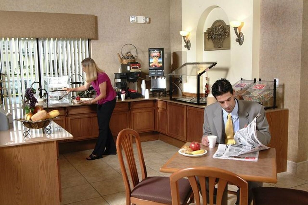 Фото Days Inn by Wyndham Suites San Antonio North/Stone Oak