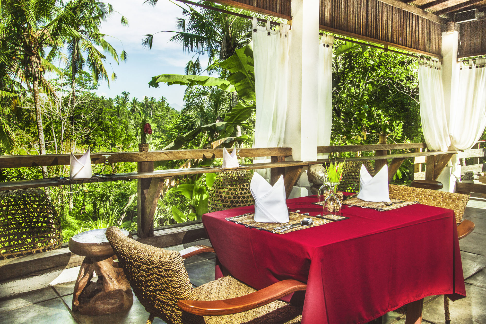 Фото Alam Sembuwuk Resort