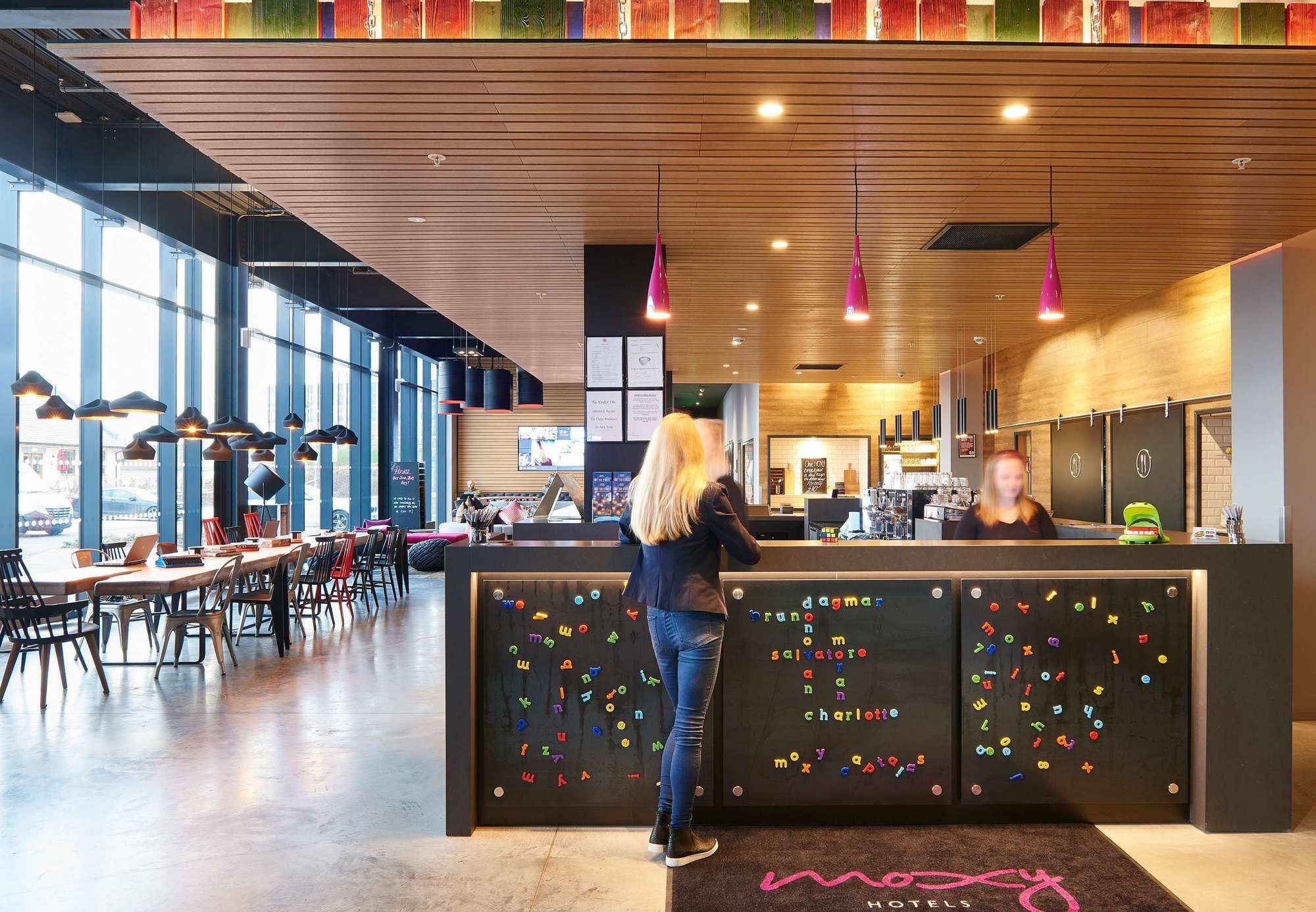 Фото Moxy Aberdeen Airport