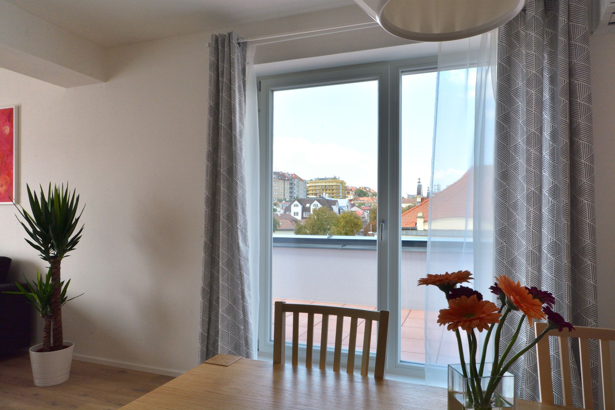 Фото Downtown Suites Belohorska