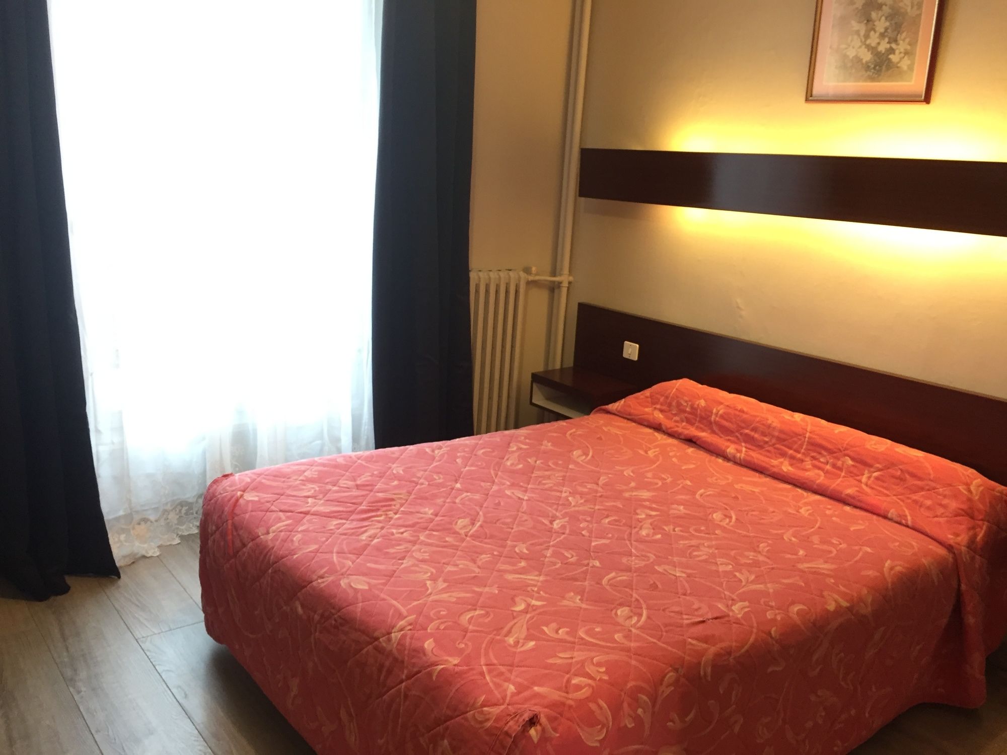 Фото Hôtel des Pyrénées