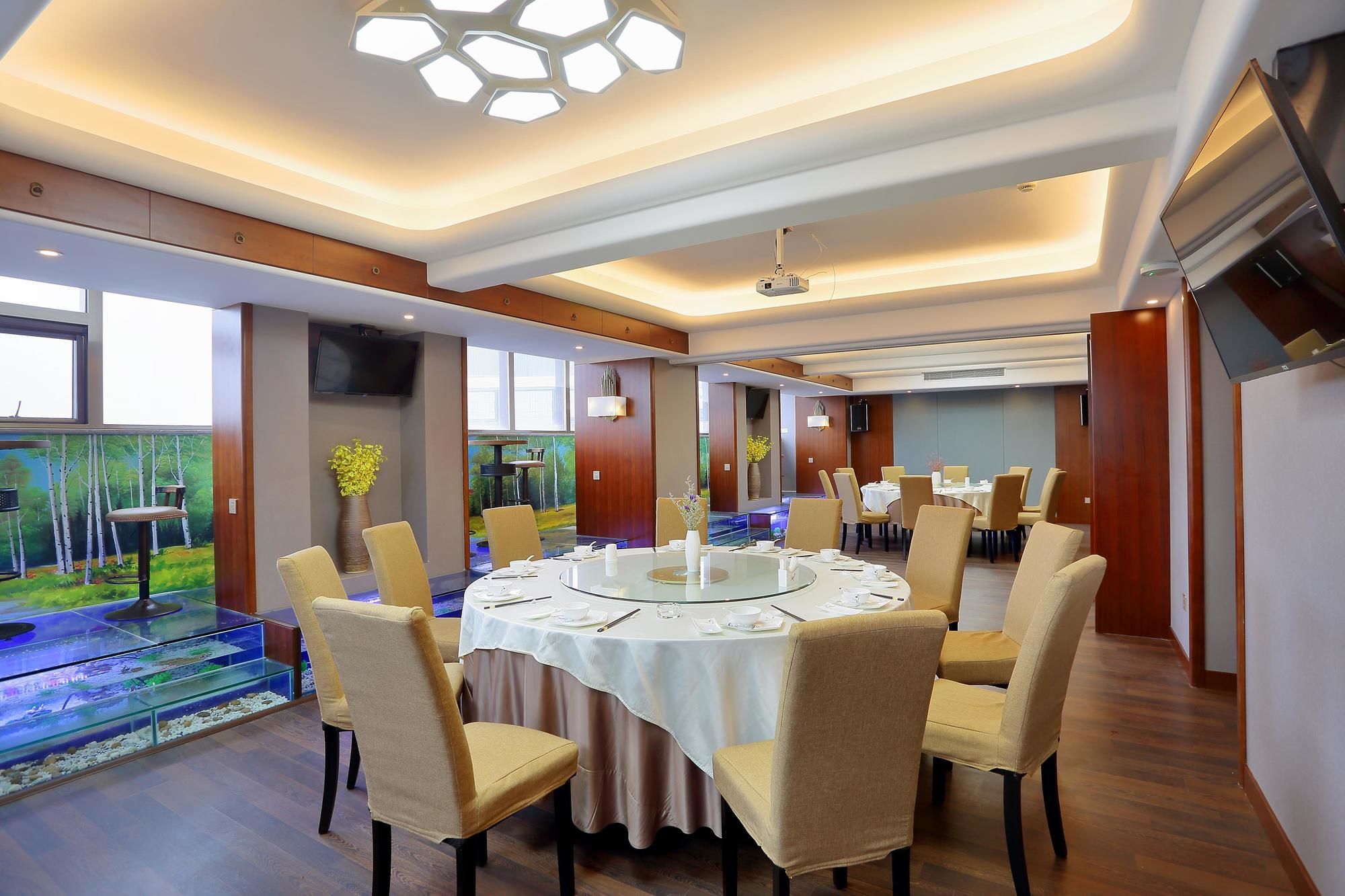 Фото Lujia International Hotel