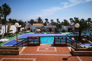 отель Bungalows Castillo Club Lake
