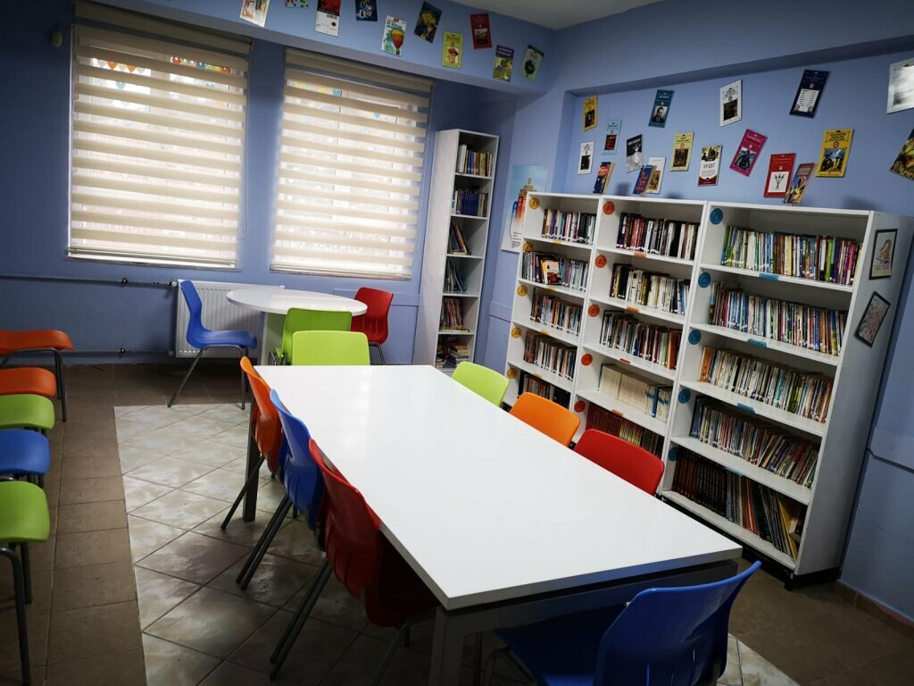 School Ekrem Oba Middle School, Arifiye, photo