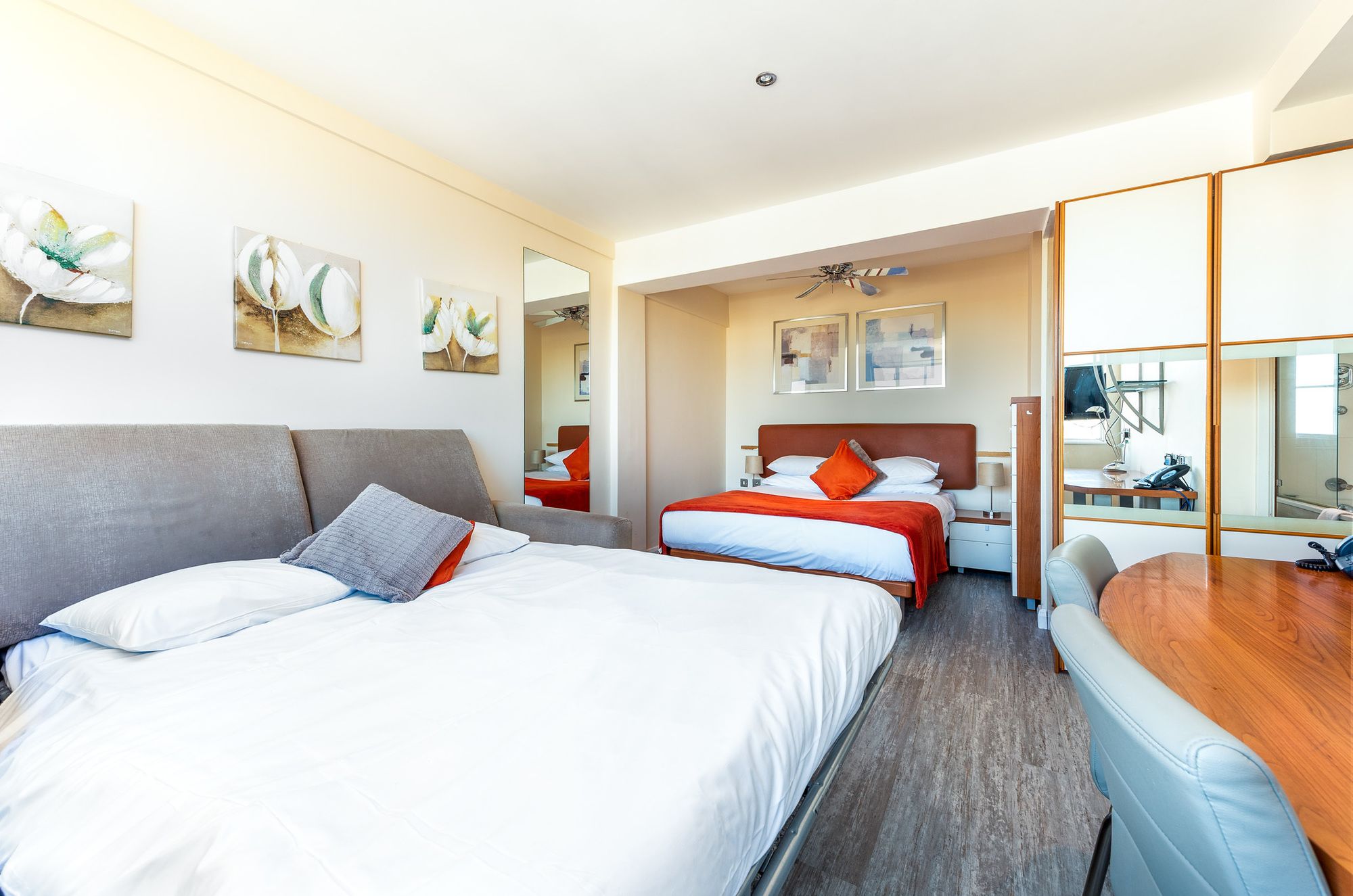 Фото Roland House Apartments