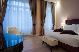 Turin Palace Hotel (Piedmont, Torino, Via Paolo Sacchi, 8), hotel