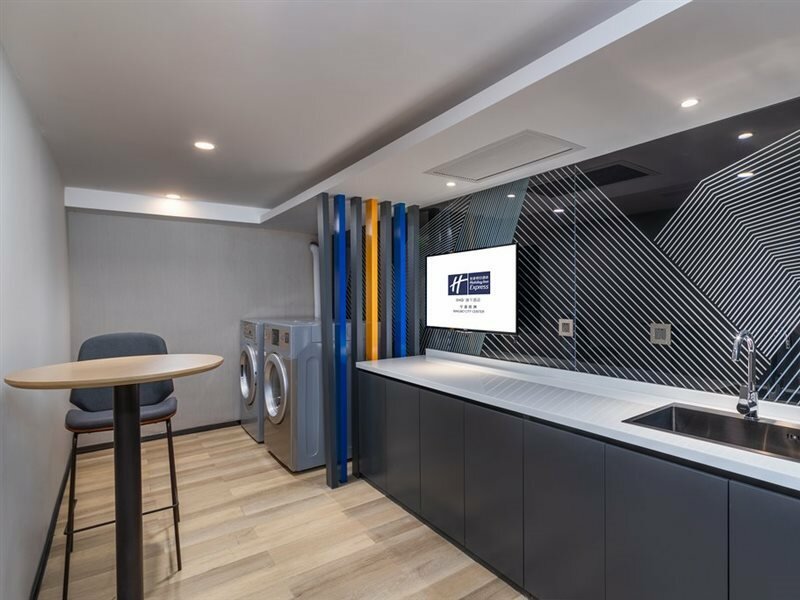 Фото Holiday Inn Express Ningbo City Center