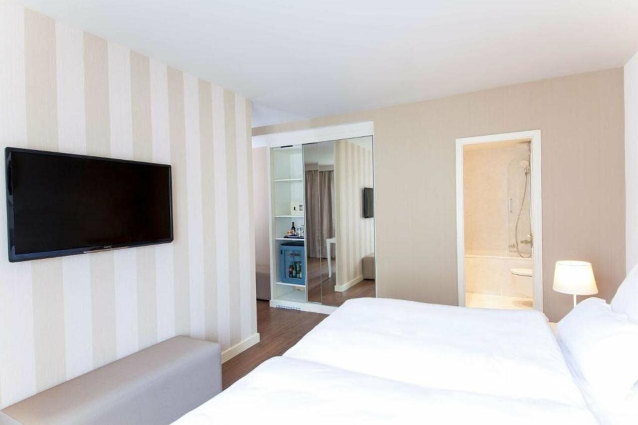 Фото Nh Geneva City