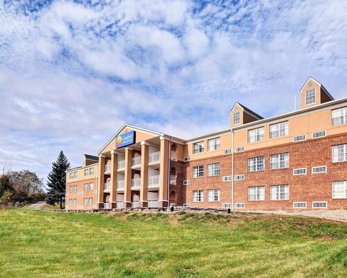 Гостиница Rodeway Inn Colonial Heights I-95