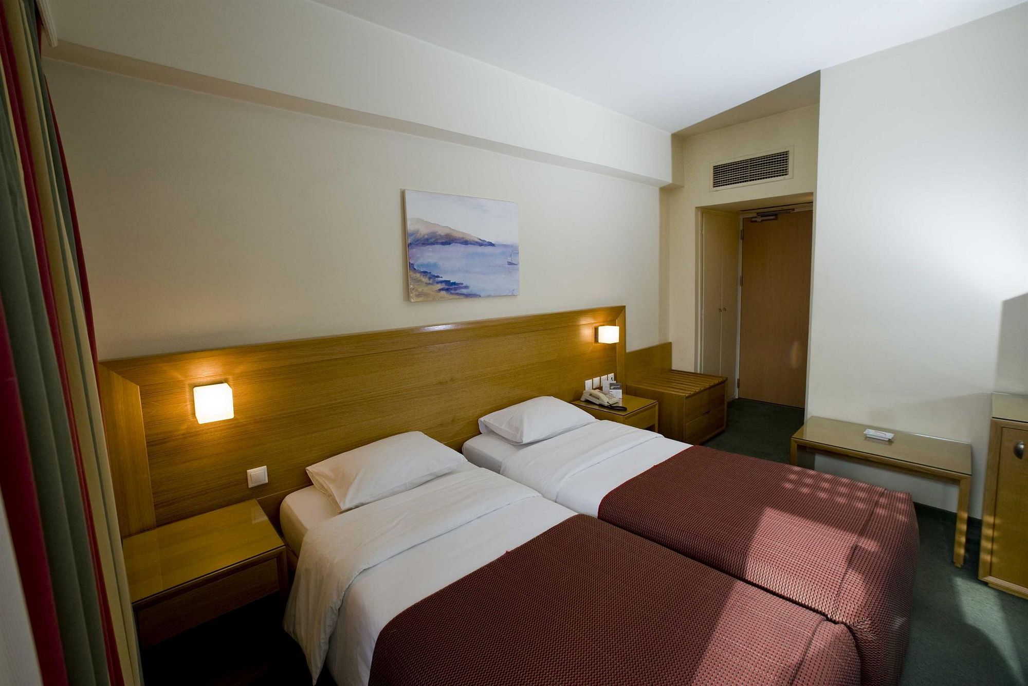 Фото Athinais Hotel