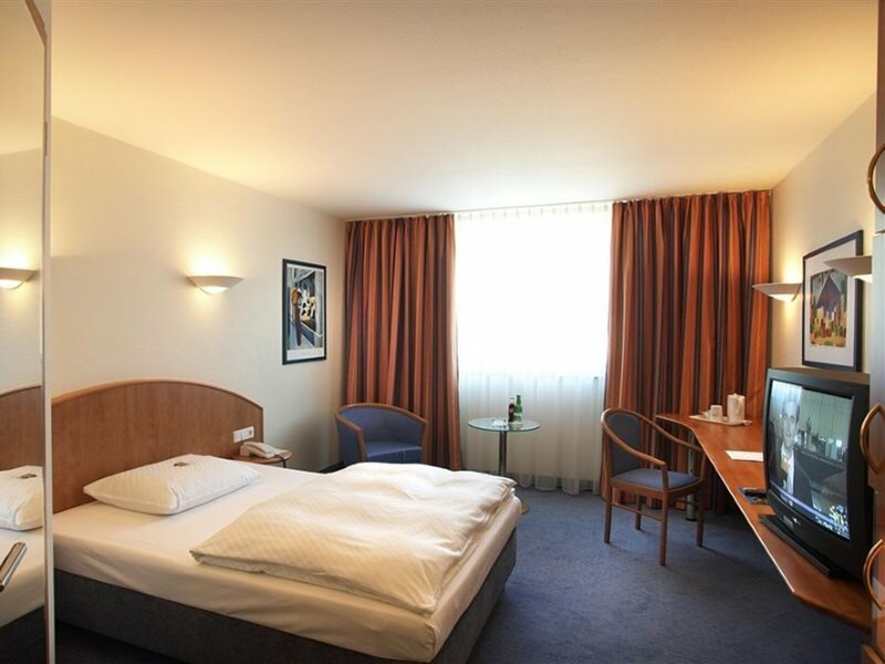 Фото отеля 2