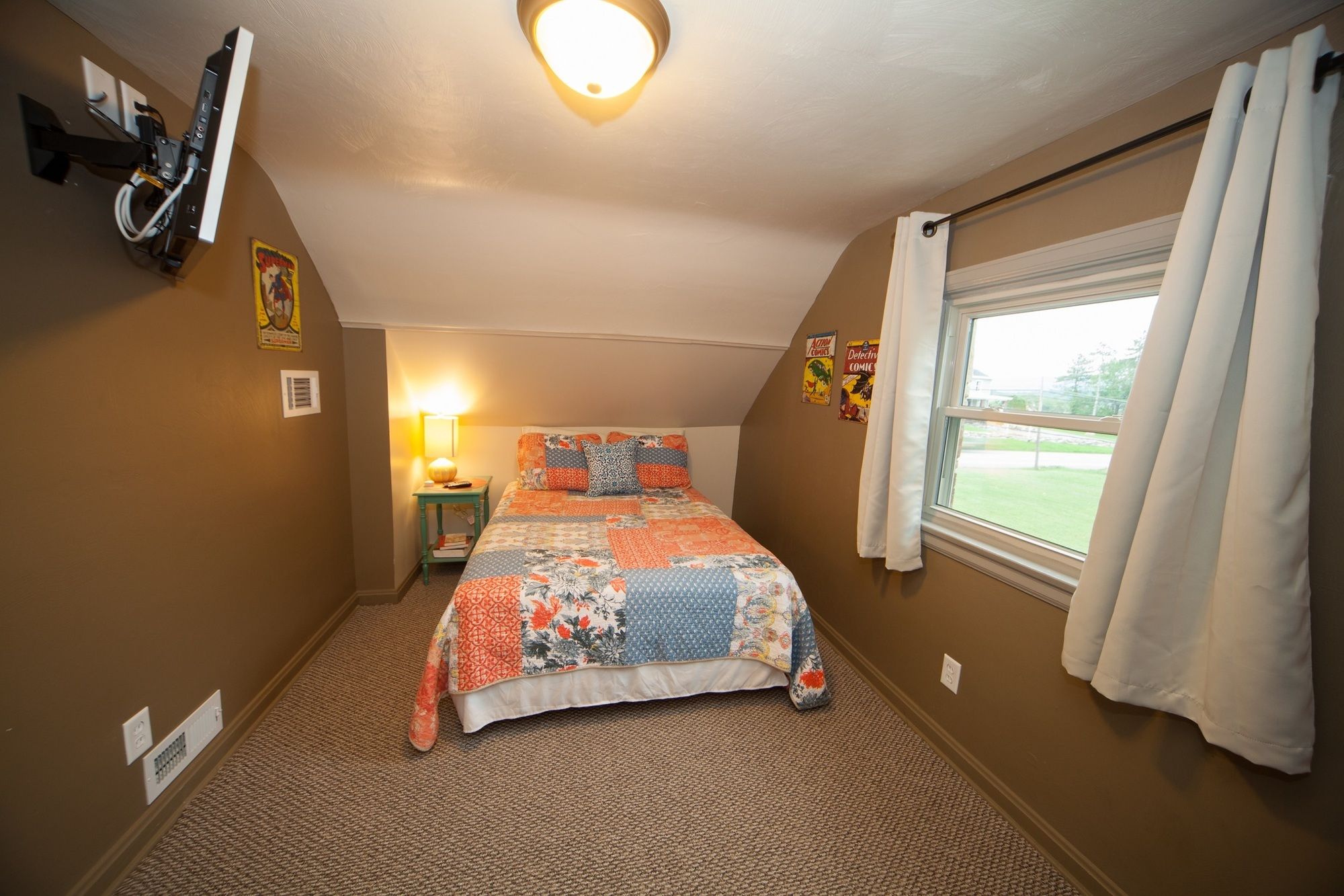 Фото Log Cabin Lodge & Suites