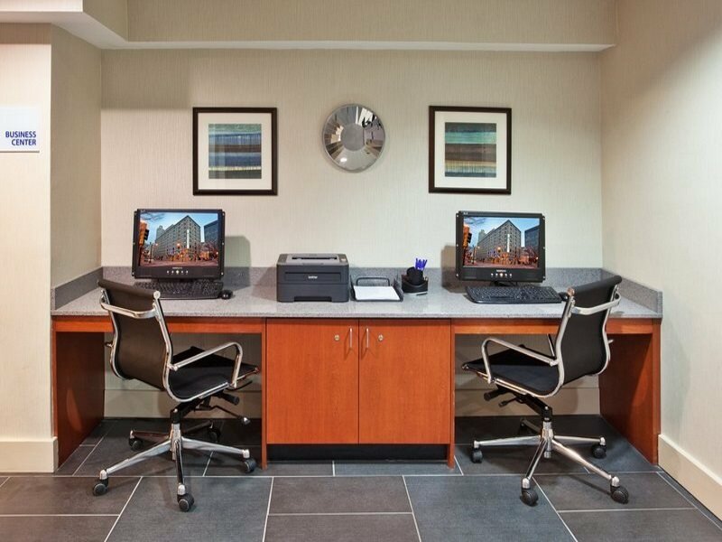 Фото Holiday Inn Express and Suites Atlanta Downtown, an Ihg Hotel