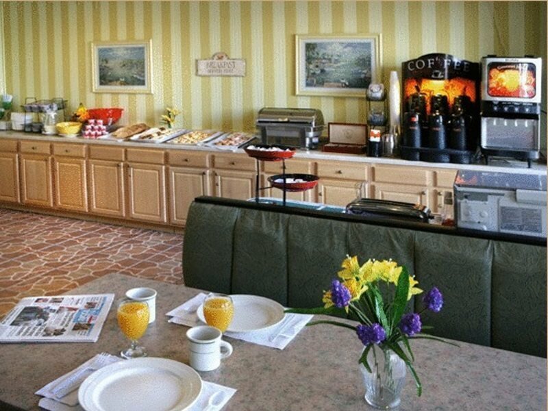 Фото Days Inn by Wyndham Stuart