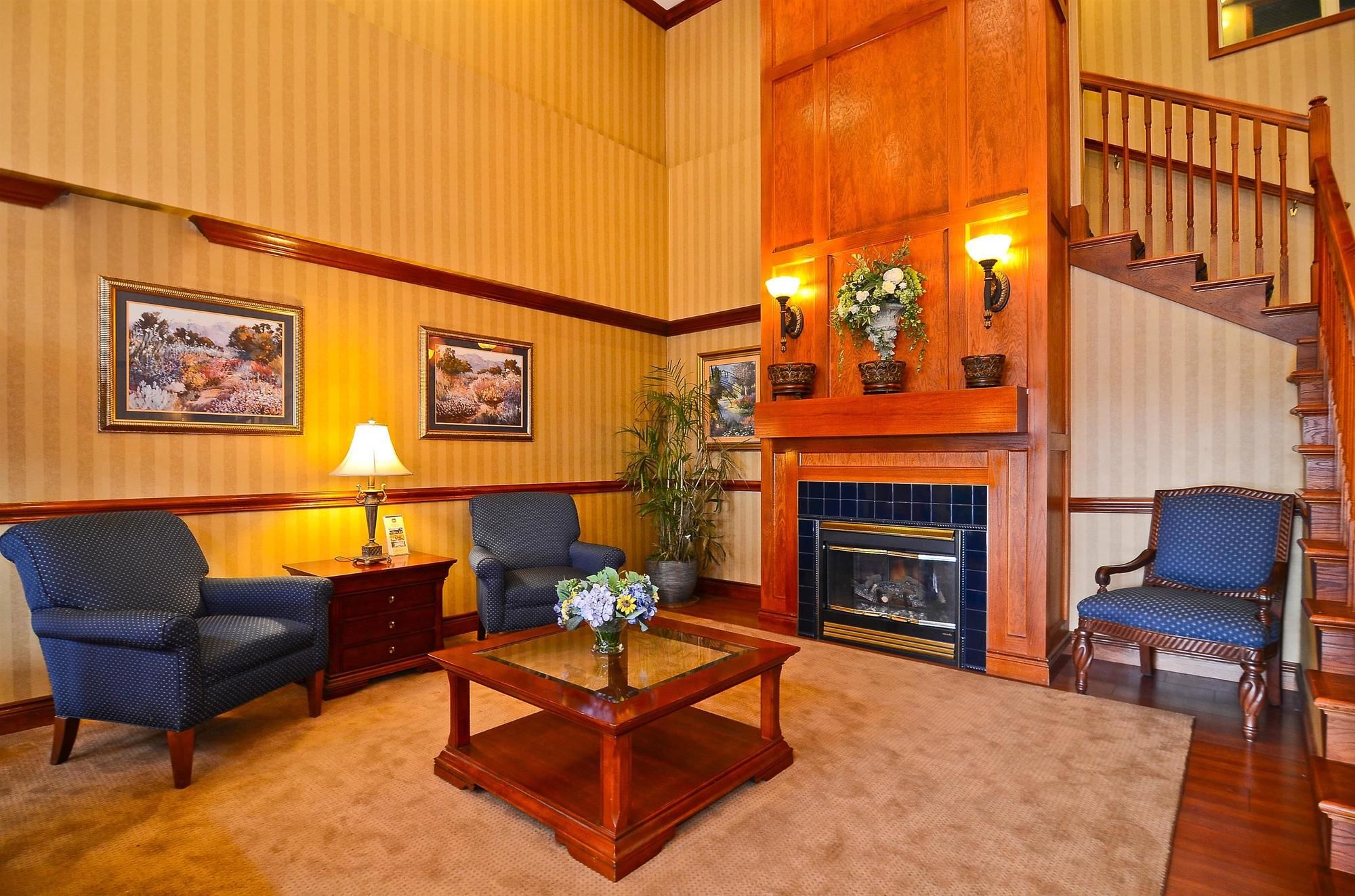 Фото Best Western Executive Inn & Suites