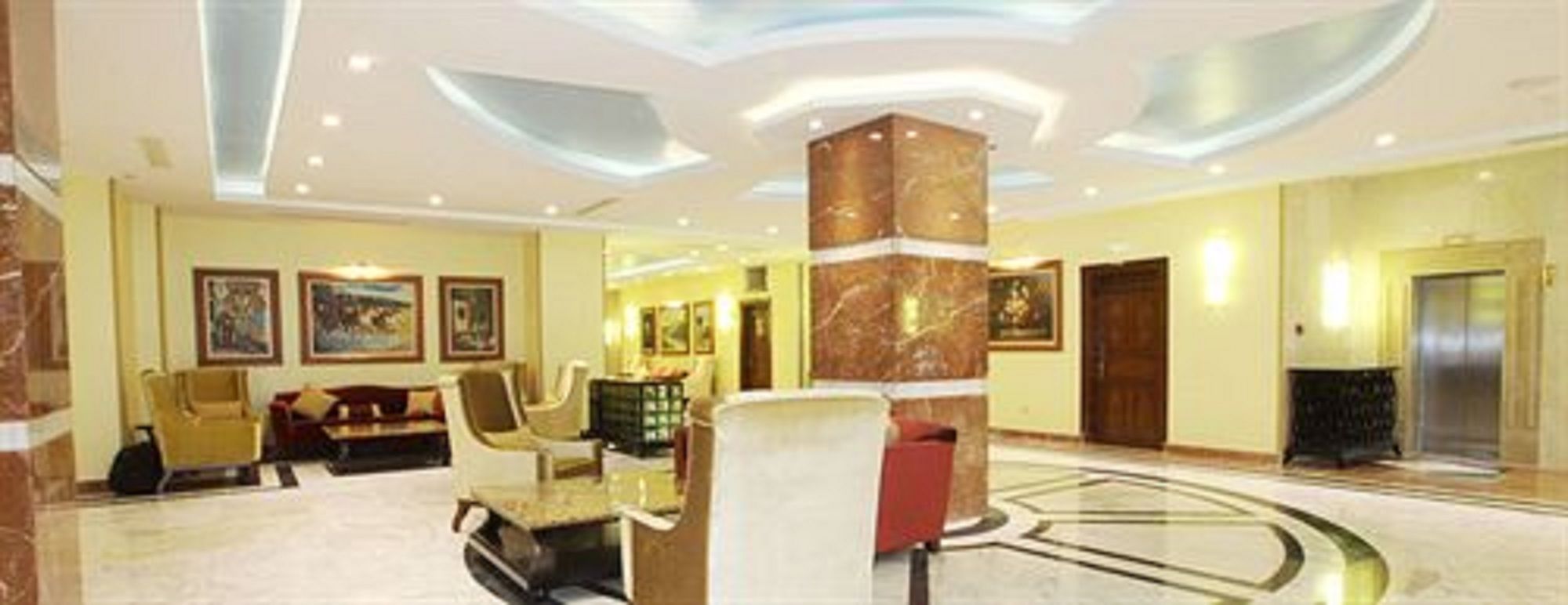 Фото Oasis Hotel