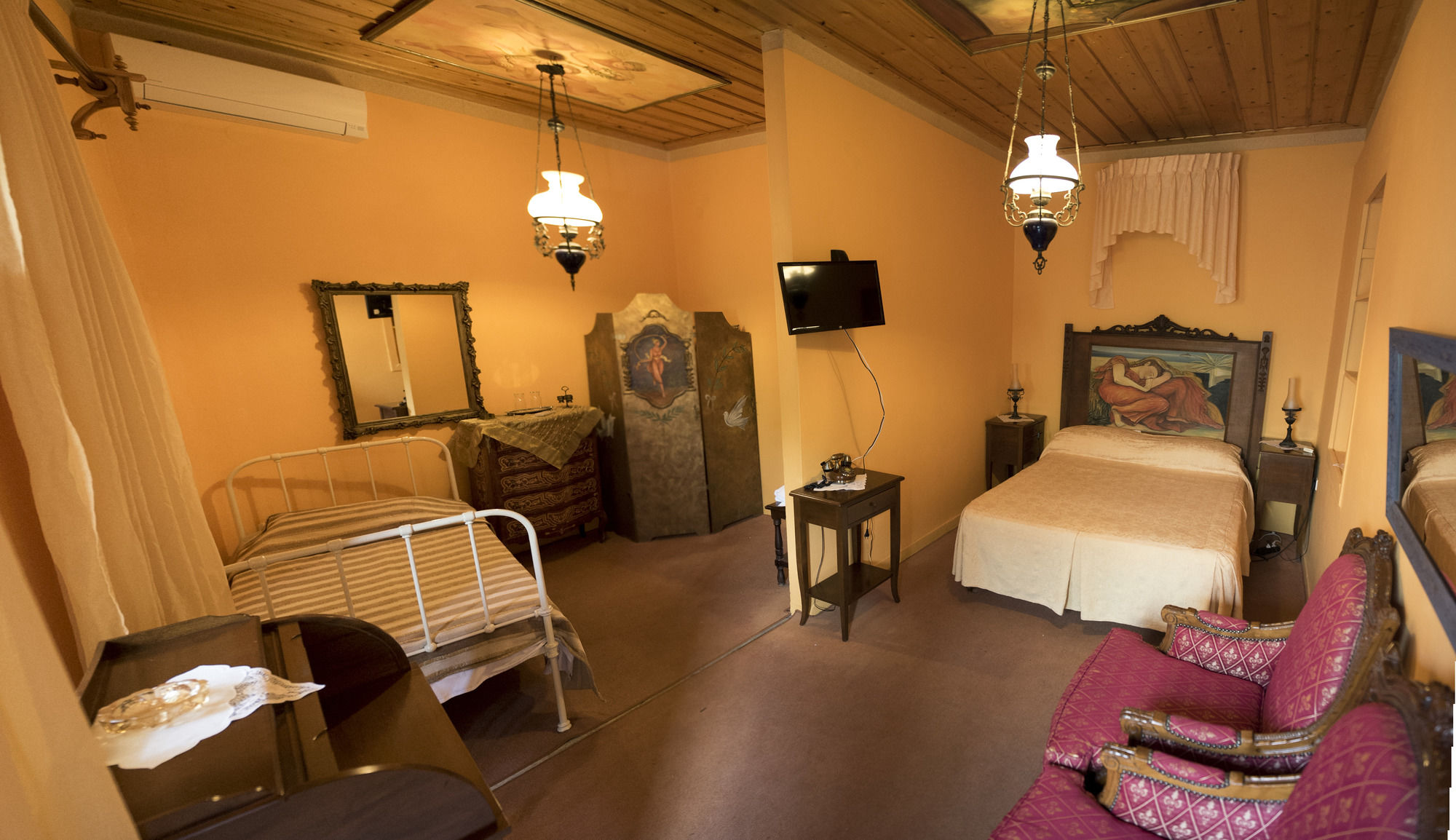 Фото Ilion Hotel Suites