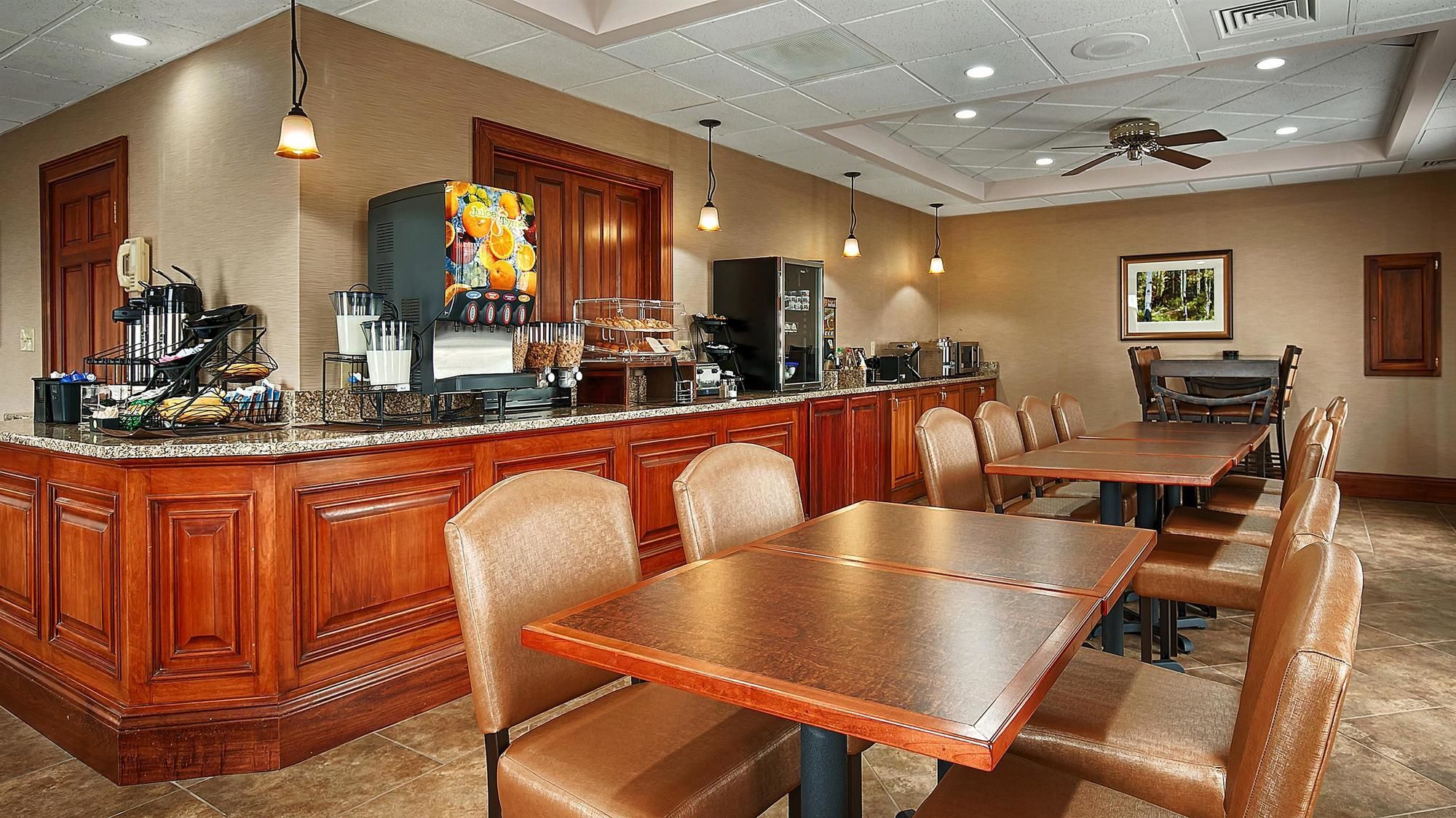 Фото Best Western Tree City Inn