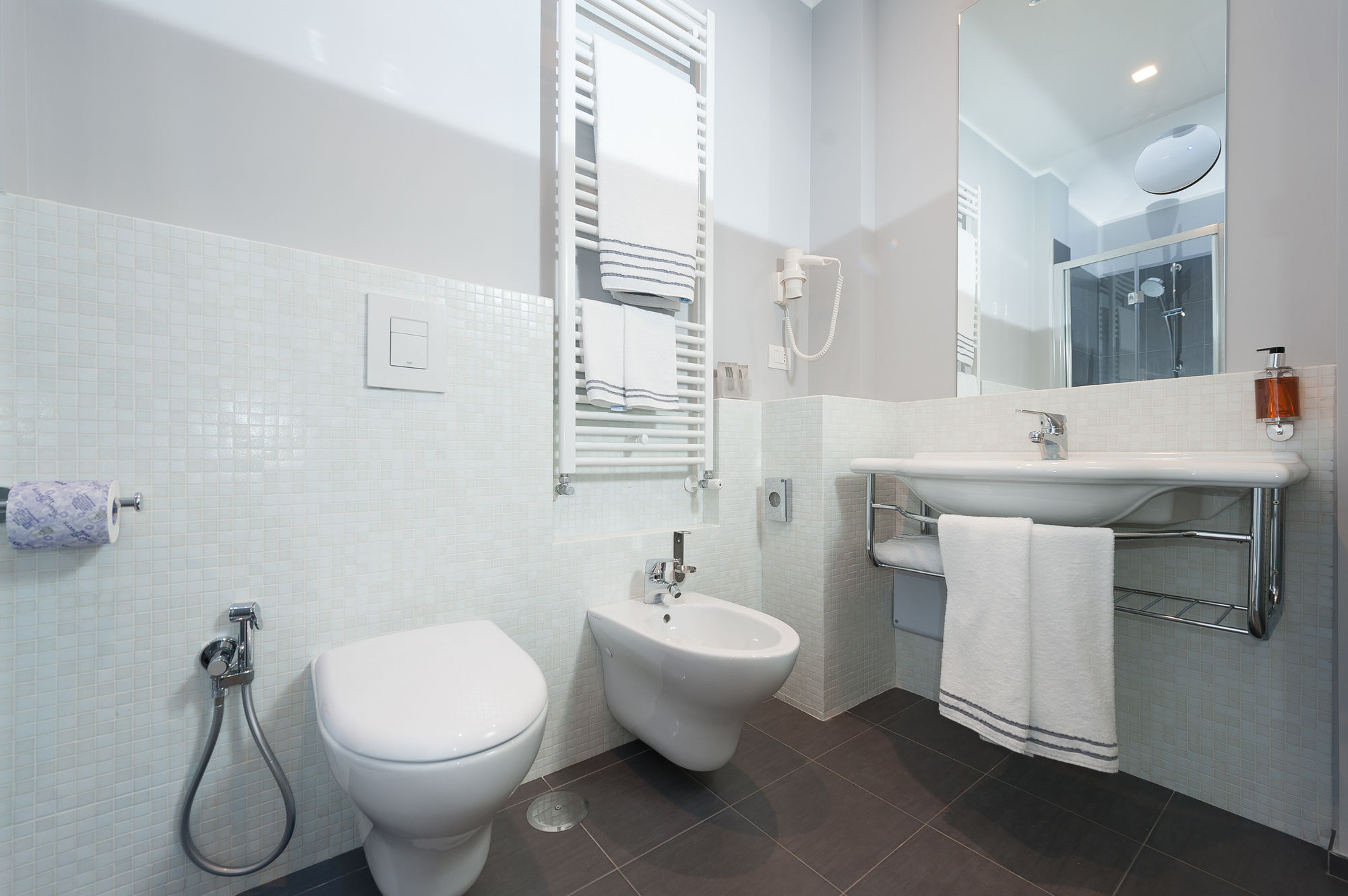 Фото Hotel Executive Inn